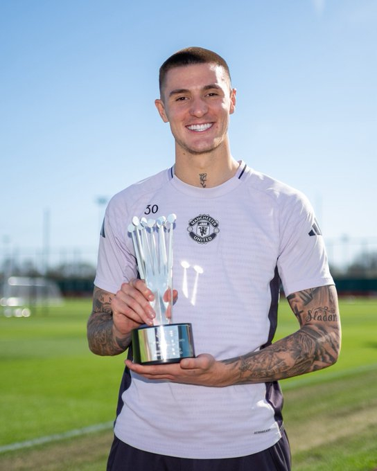 本杰明·塞斯科荣获英格兰职业足球运动员协会月度最佳球员！ 🇸🇮🔥 