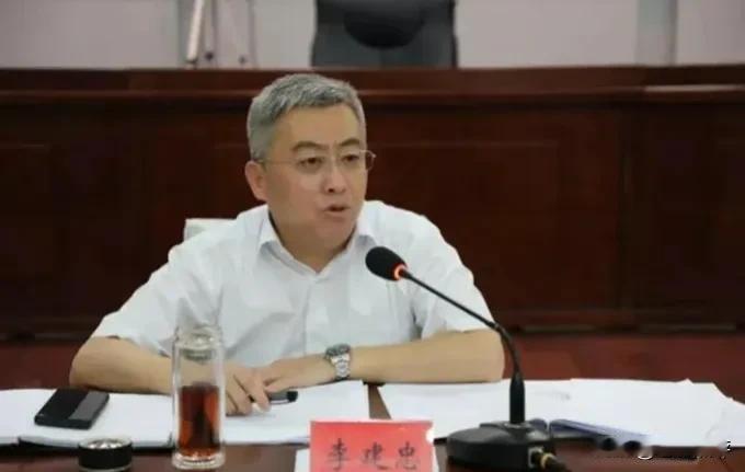 重磅消息，唐山市副市长李建忠被查，曾获“全国优秀县委书记”称号！

刚刚，权威媒