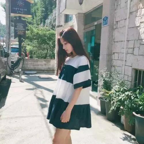 清新条纹连衣裙，在阳光明媚的午后漫步条纹衫配裙子 条纹连衣裙女 气质条纹长裙 条