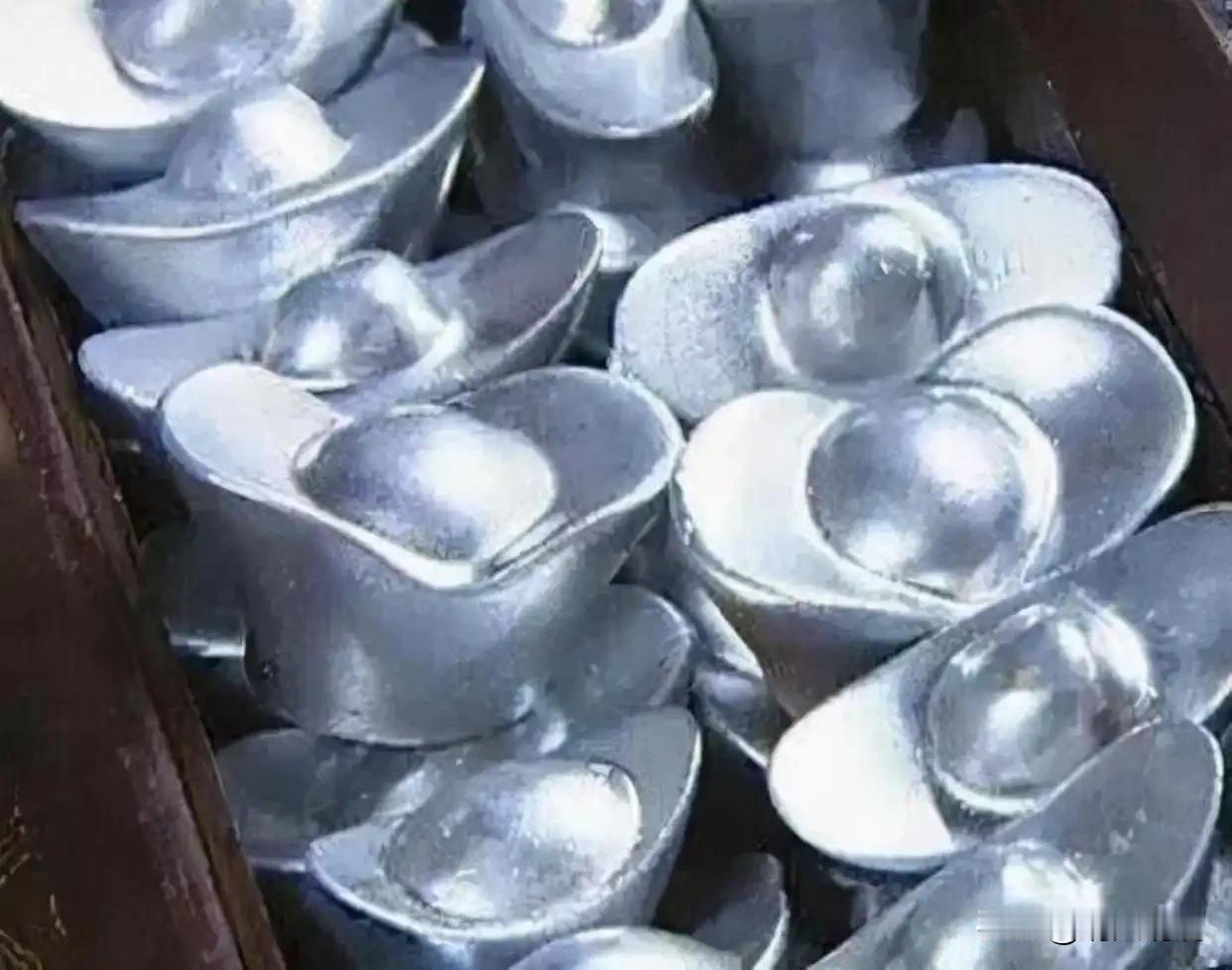 三年清知府十万雪花银，这笔财富放到如今是什么水平？重量体积一次算明白
 
老话常