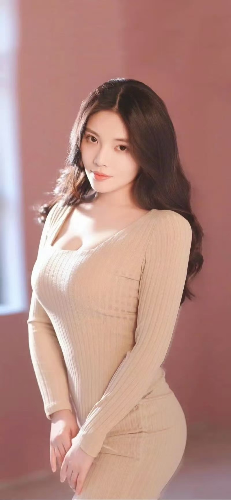 徐冬冬明艳黄吊带泳装徐冬冬穿泳装的身材徐冬冬穿泳装的身材真的太抗打，明艳黄吊带一