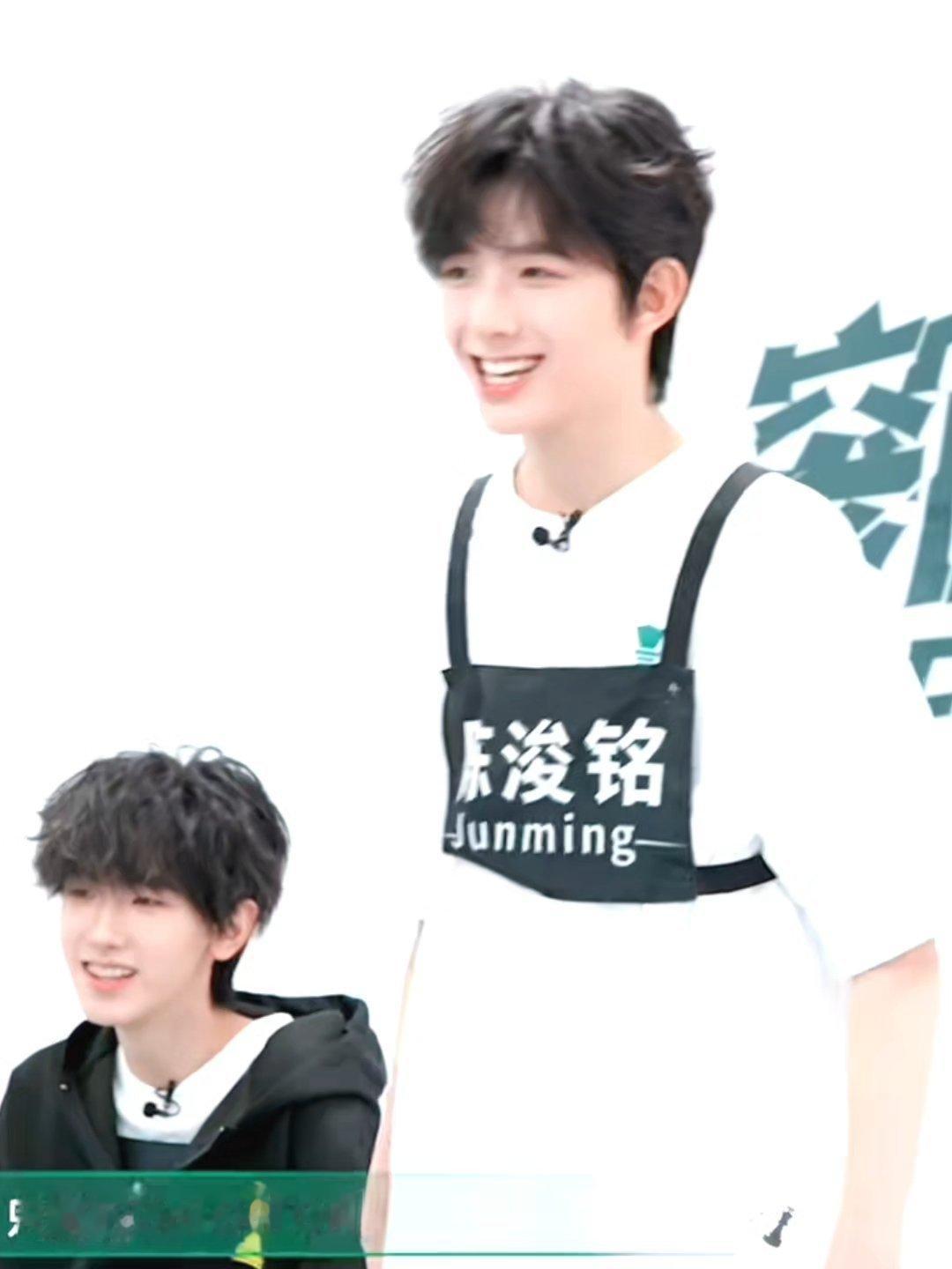 我的法法呀，你们快来看这个陈浚铭对变脸……卧槽这也太帅了啊