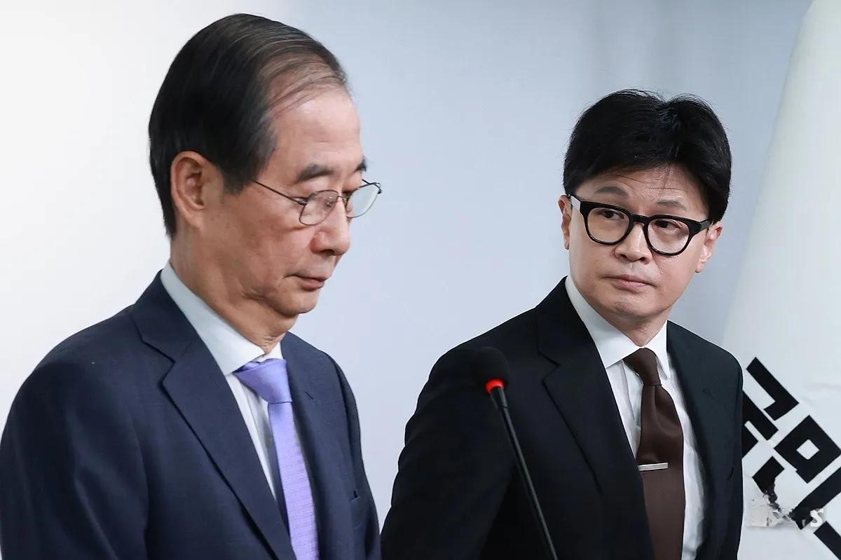 韩德洙“因为电话联系不上韩东勋，所以发了见面的短信”。
两“韩”真有意思。
想当