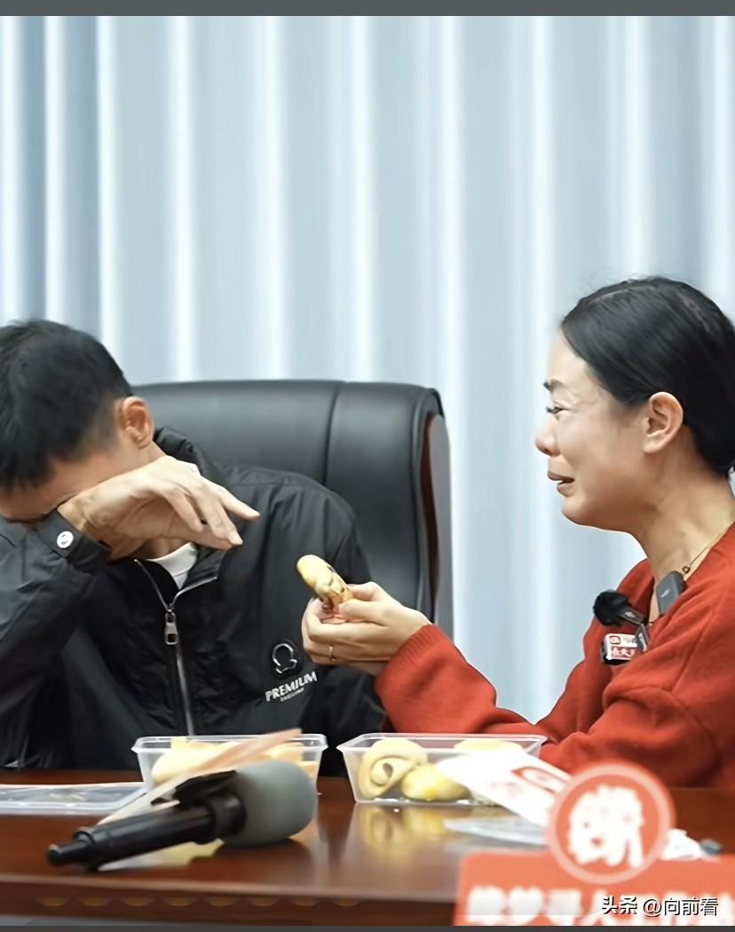 哭了一遍又一遍，11岁弄丢了弟弟，时隔33年终于相见，姐姐哭的撕心裂肺，看了这么