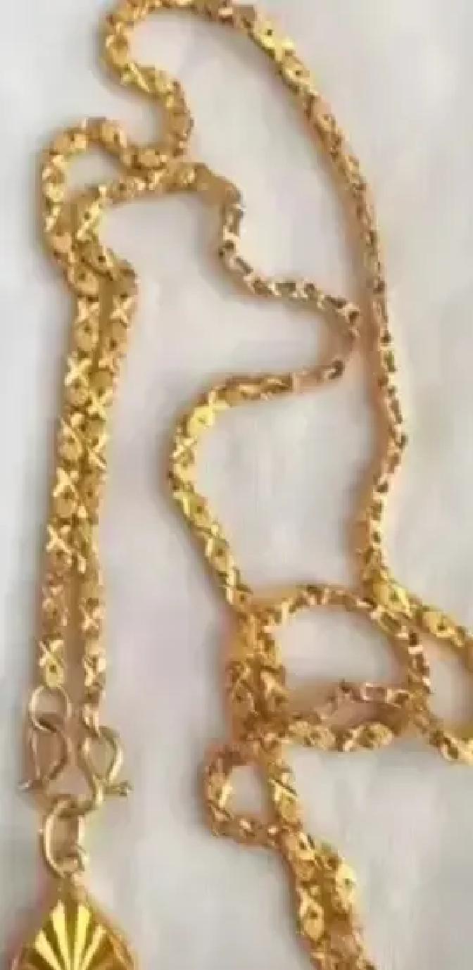 1.5万项链11克，每克1000+
 
上周朋友晒单，金链子11克，花了1.5万