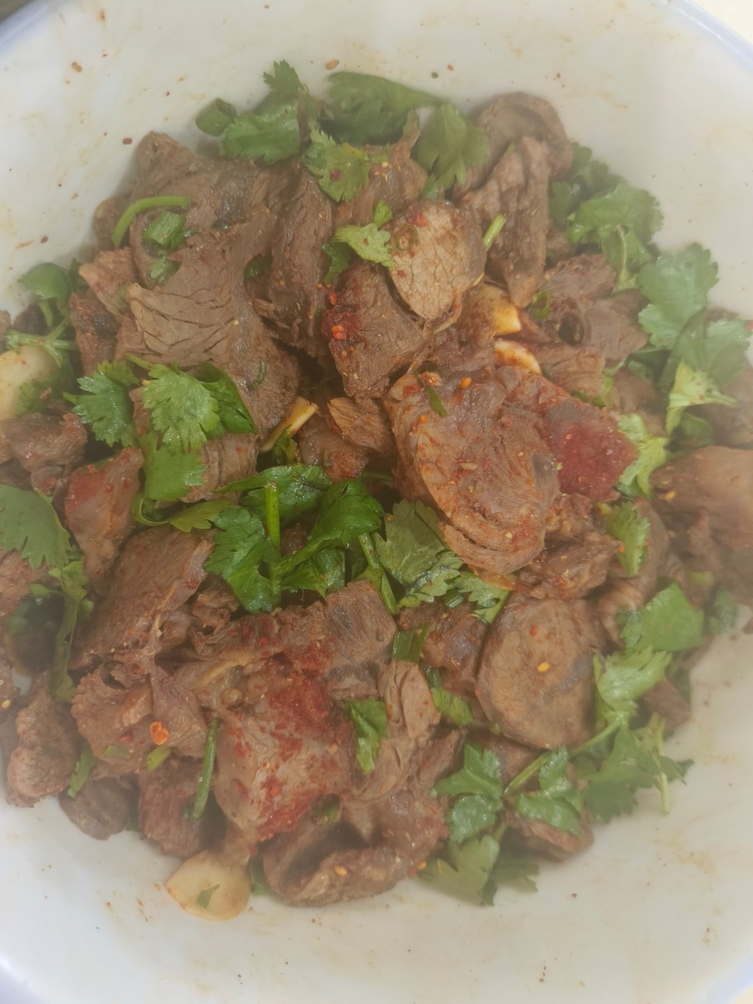 晚上用高压锅做了盐水牛肉，配上香菜一起好下饭(✿^‿^) 
