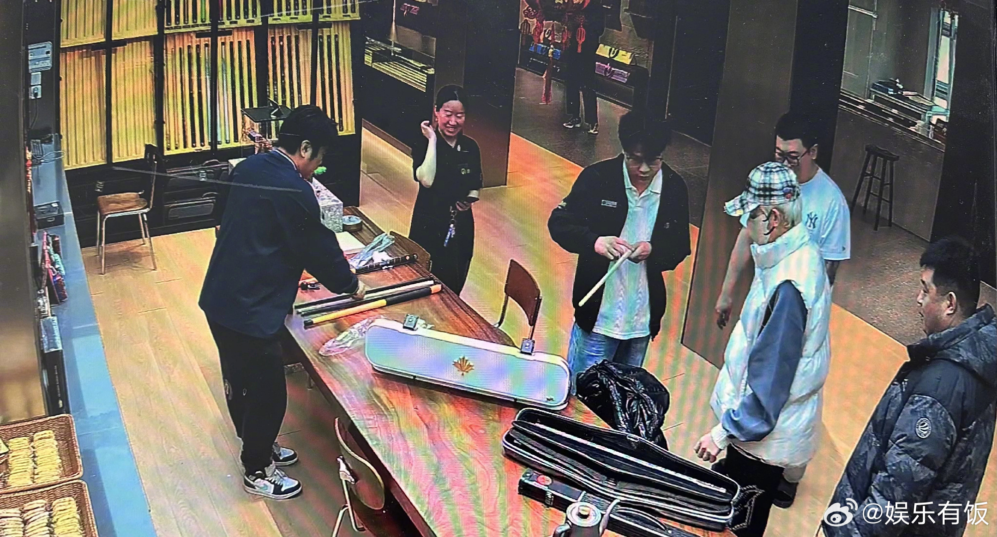 胡先煦打台球偶遇吕严 梦幻联动了属于是！胡先煦打台球居然偶遇吕严，这俩同框也太意