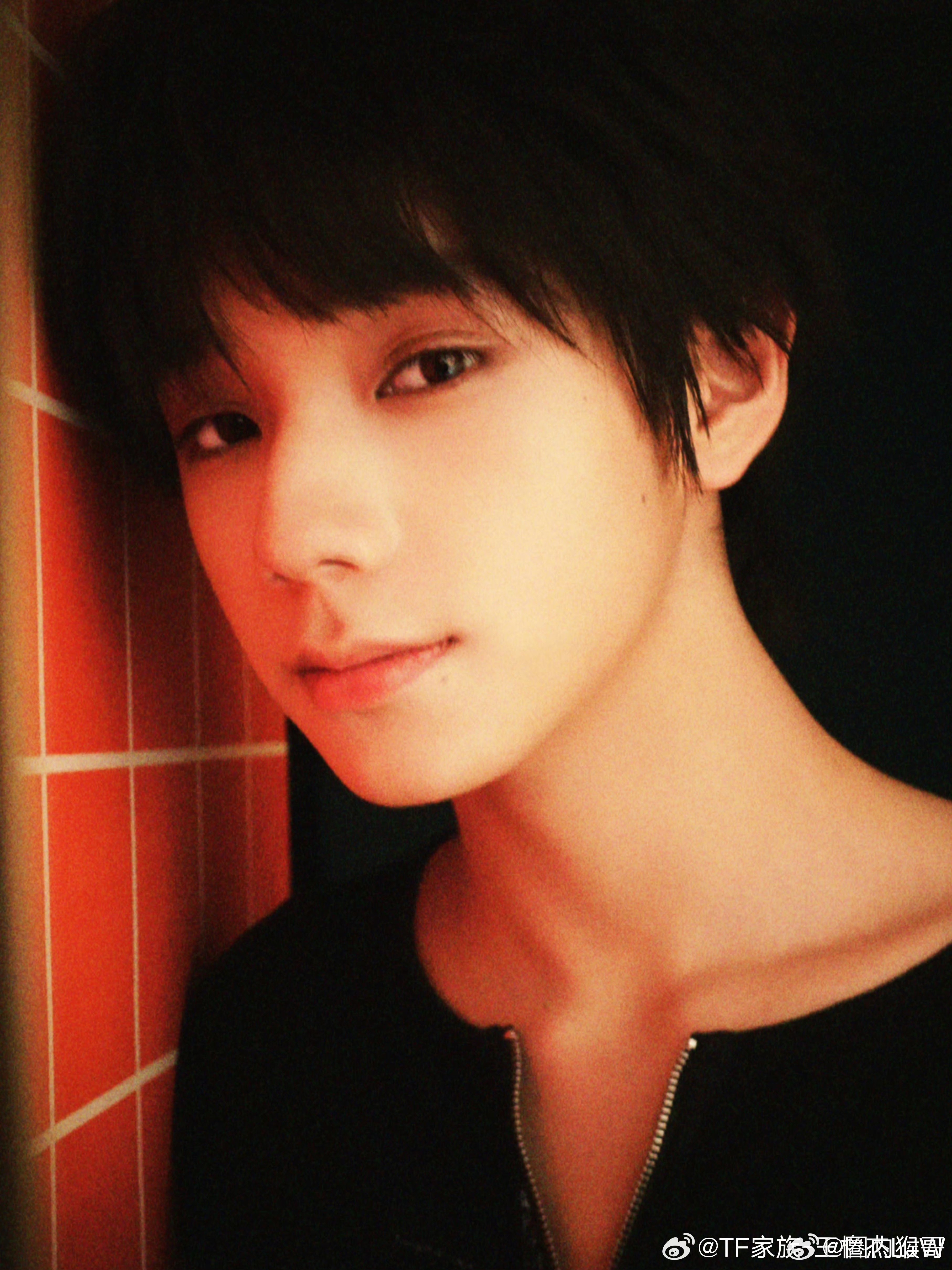 王橹杰没想到的成片 谁懂啊！王橹杰新拍的这组成片很好看诶比预期拍的还好，镜头感和