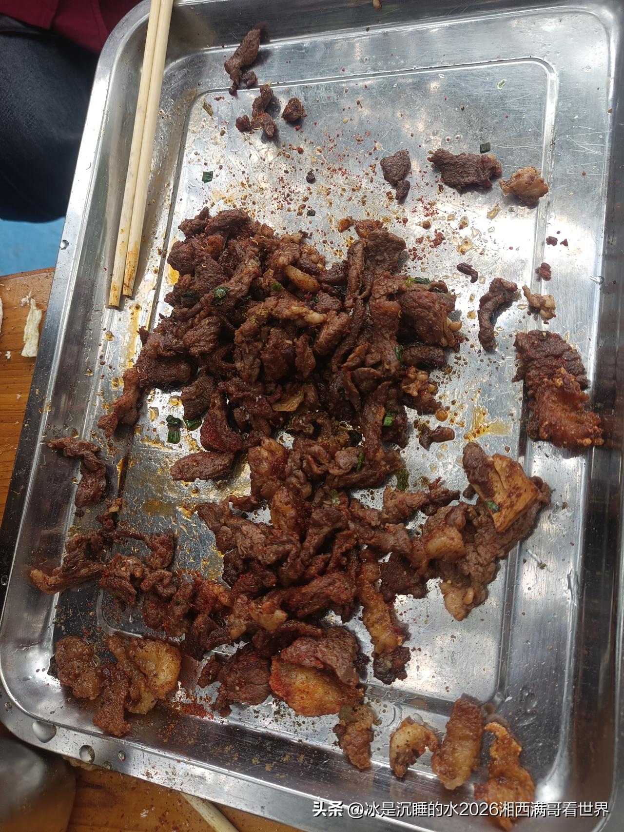 湘西自治州老百姓管这个油炸食品为炸“黄雀肉”，不知道其他地方怎么称呼。面和好，打