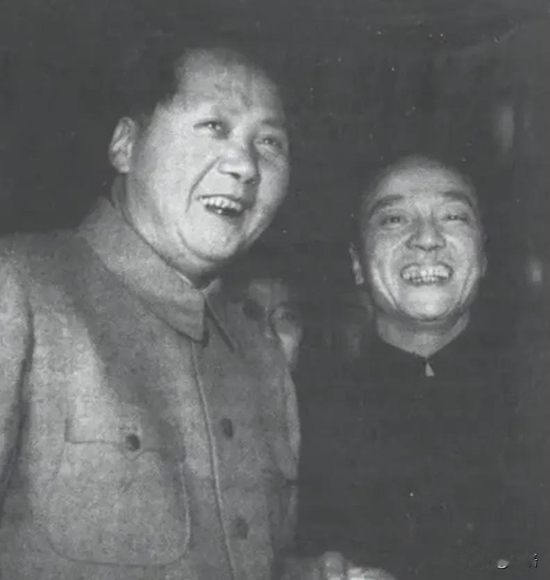 建国之初，毛主席外出视察的三位必陪之人
 
建国之初，毛主席外出视察，有三个人是