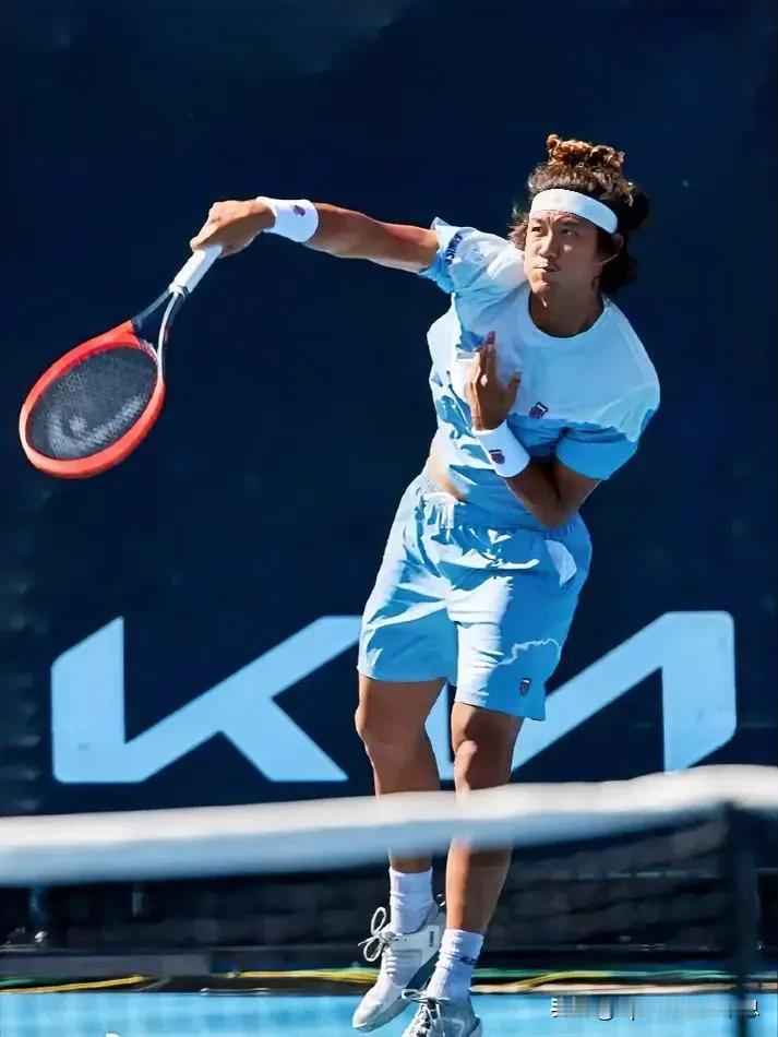 澳网最新赛况:
张之臻晋级！！
1月15日，2024澳大利亚网球公开赛男子单打首