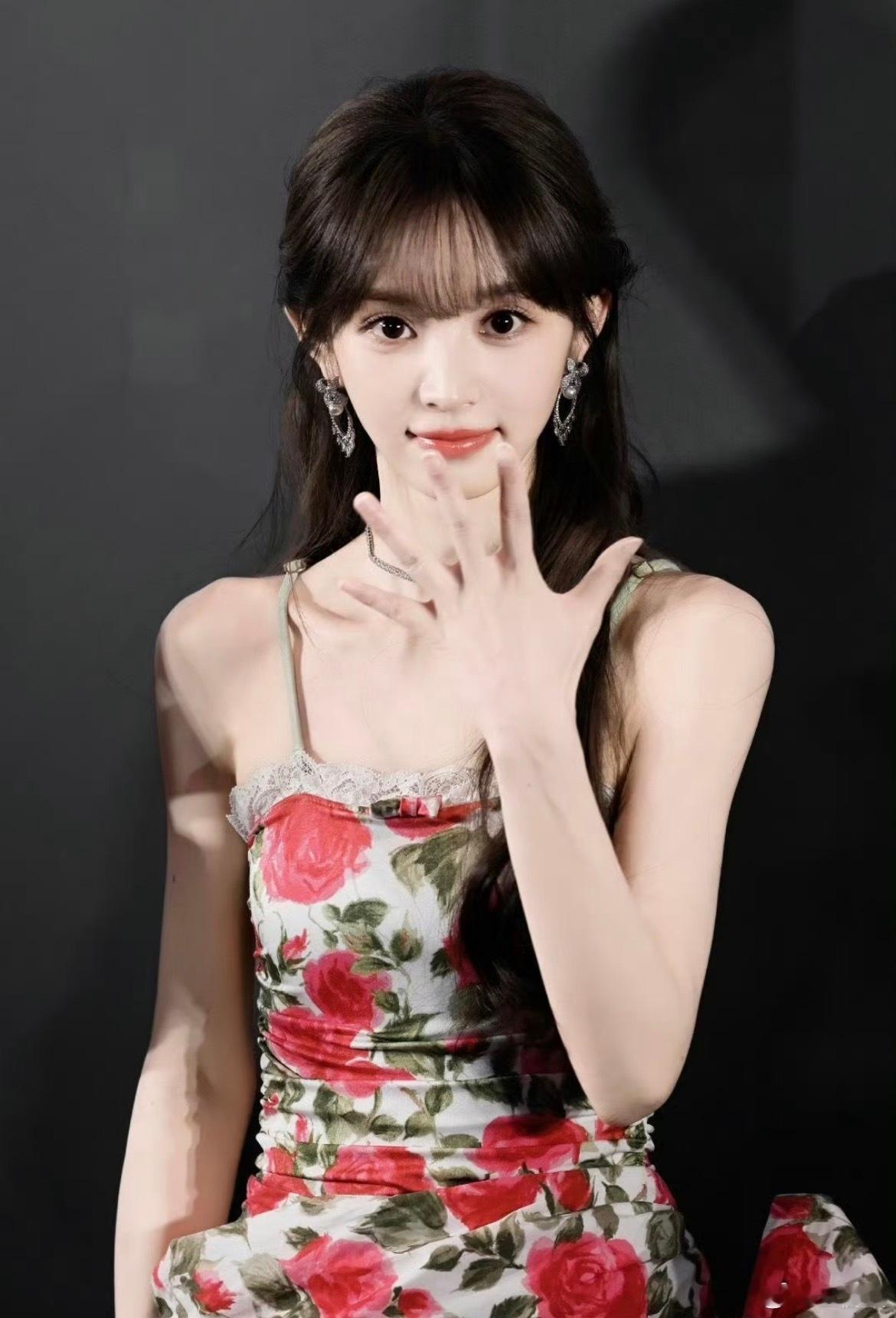 田曦薇没刘海差点认不出来小田的大光明真的太美了和平常风格完全不一样田曦薇