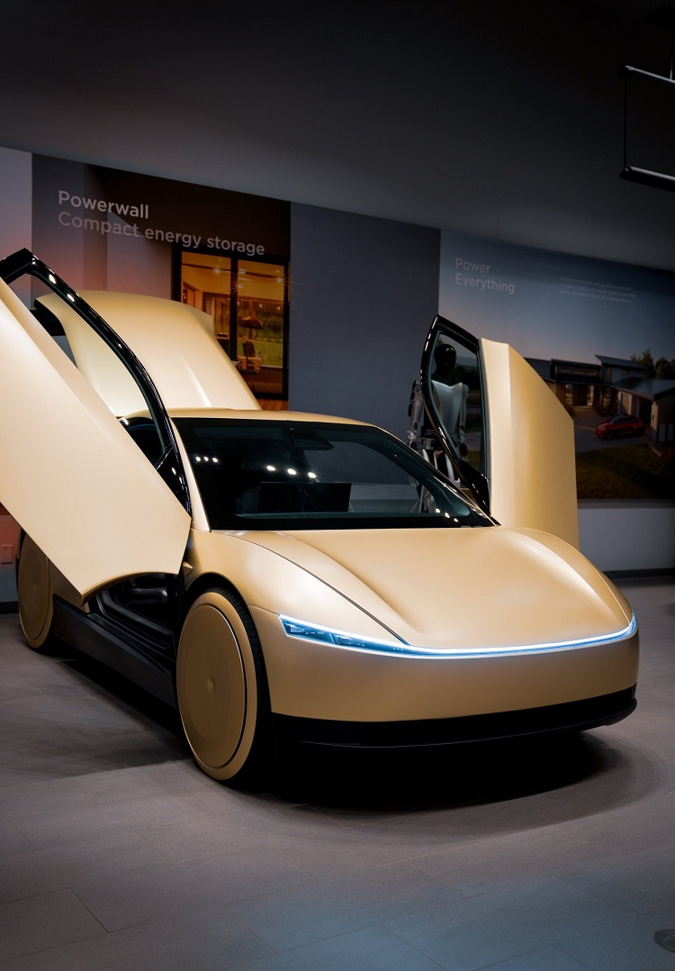 日前，这辆Cybercab实车，注意是实车，不是模型，现身欧洲某家特斯拉的门店。