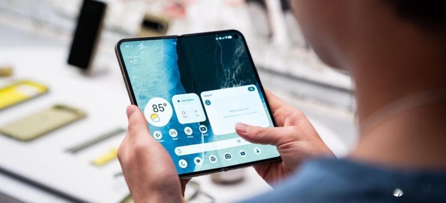 谷歌的下一代Pixel Fold reportedly采用与Apple相同的无折