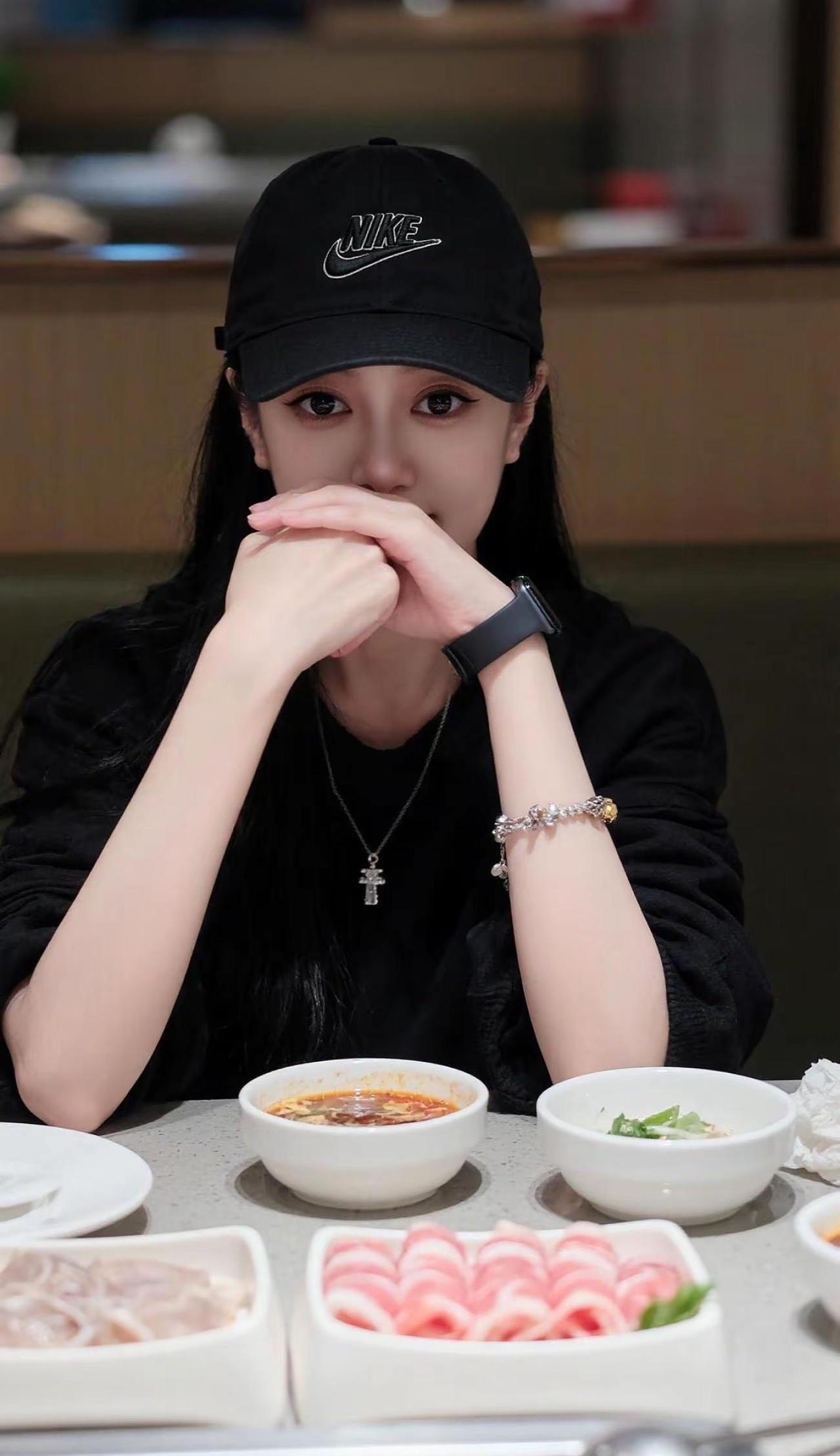 我喜欢给我最昂贵的东西的人，比如时间、尊重、支持、信任、真城。