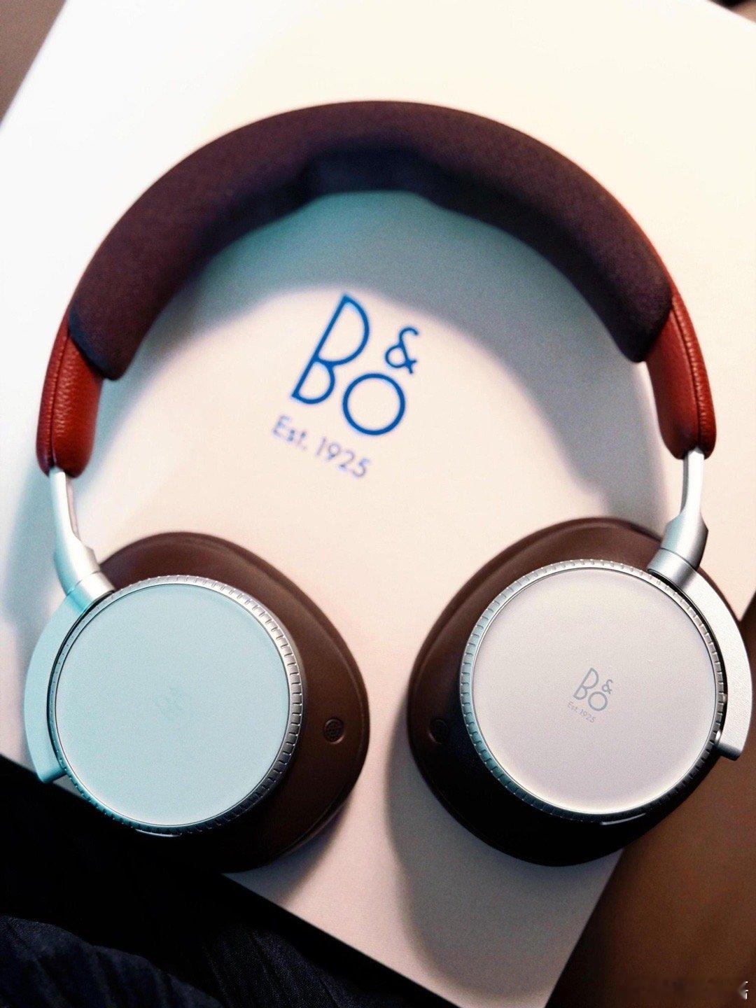 B&O Beoplay H100旗舰级头戴式降噪耳机，表现出色，采用钛金属驱动单