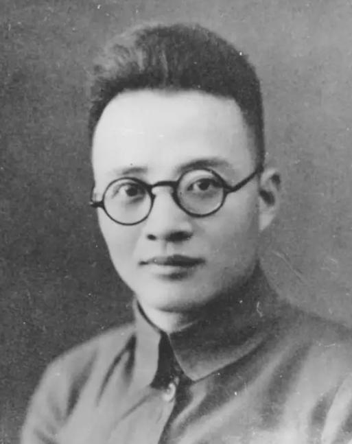 历史课本不会告诉你：遵义会议后，博古只是从中央最高领导人的位子上退了下来，并没有