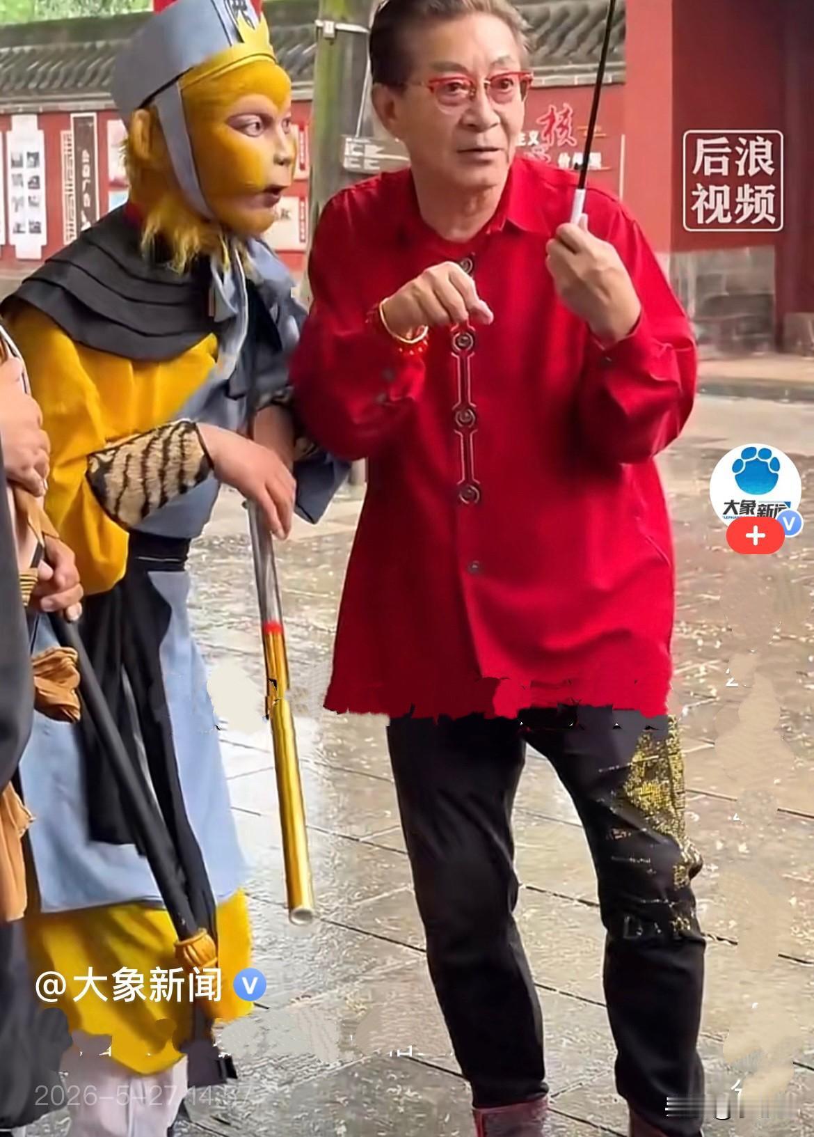 近日，河南济源王屋山景区，86版“美猴王”扮演者六小龄童到访，正巧遇上景区内扮演