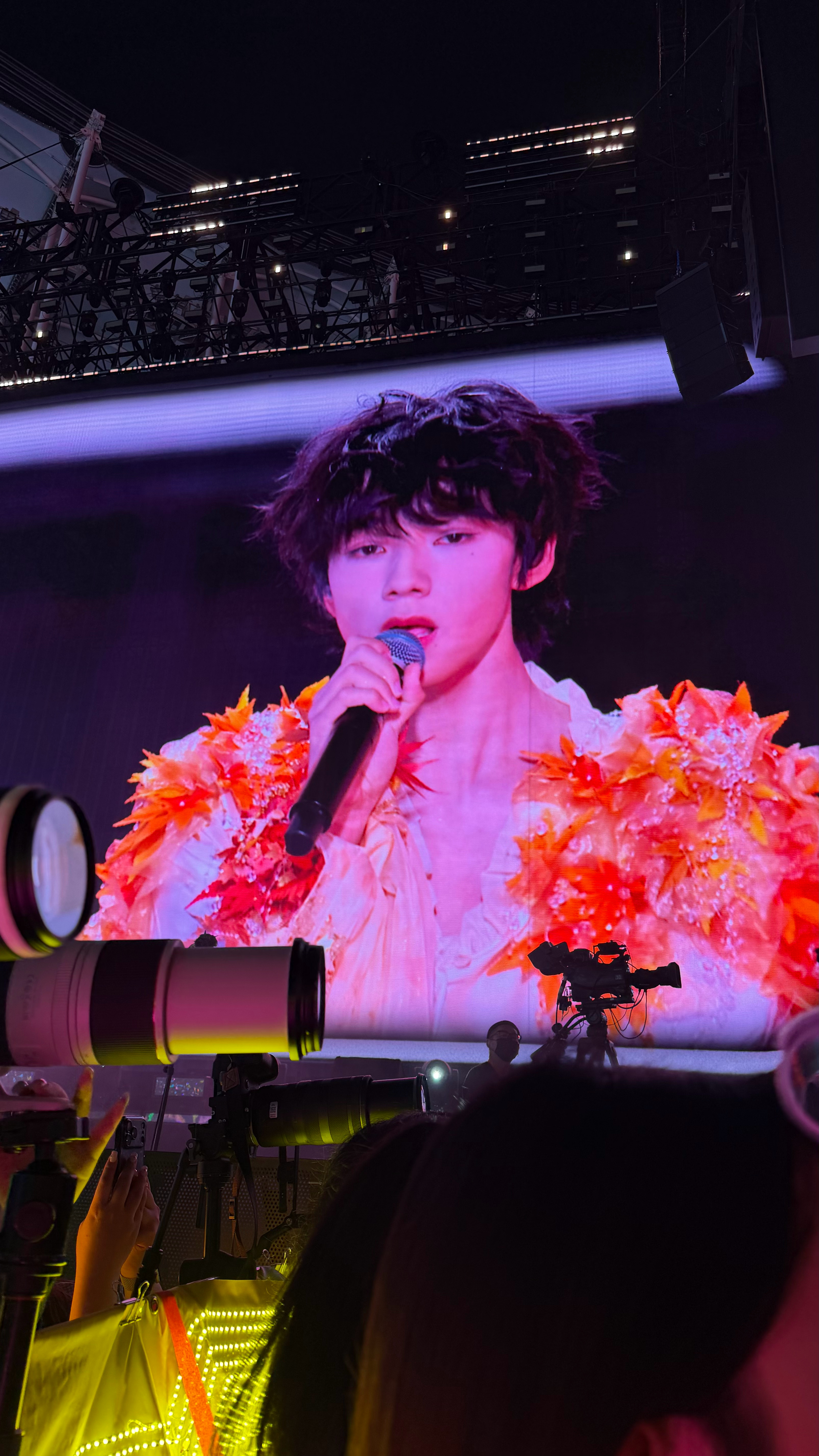 闺蜜们….看完新音我只有一个心情。王橹杰太帅了。被王橹杰帅晕