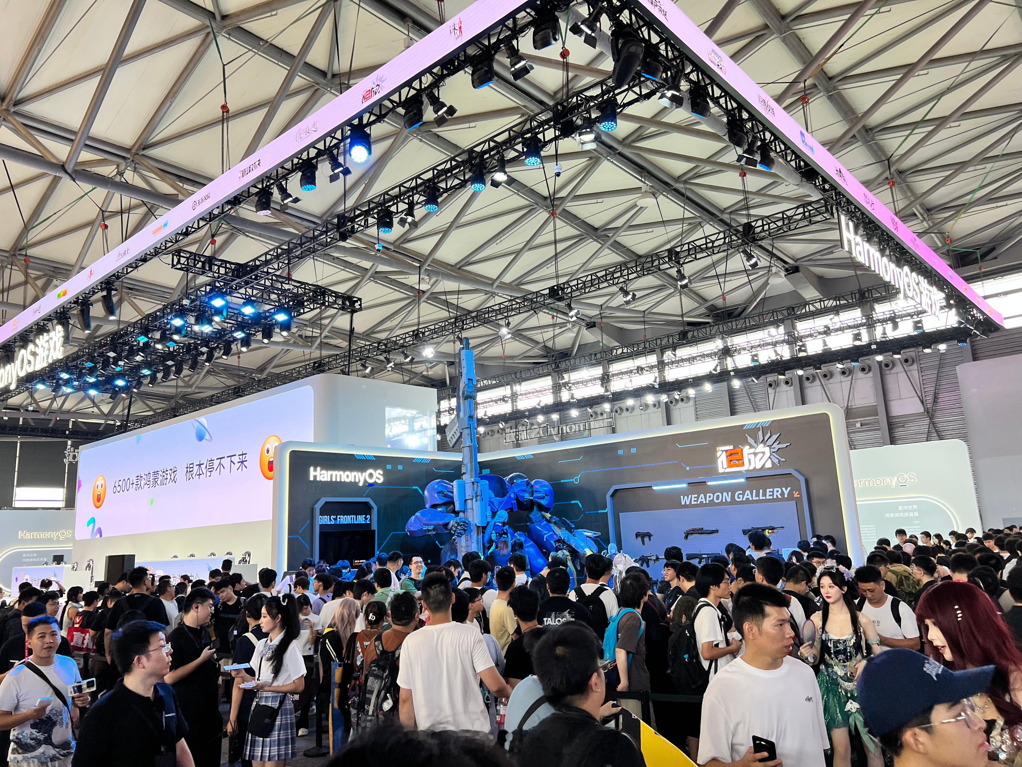 华为游戏中心参展2025ChinaJoy，联合了王者荣耀、光与夜之恋、少女前线2