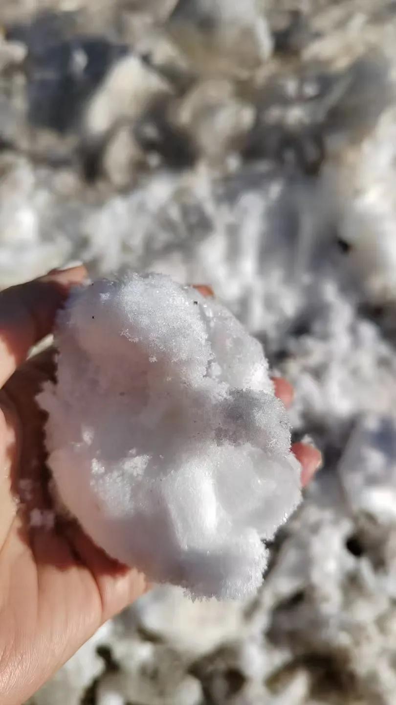 前天邢台的雪市区已经没有了，但是今天来到西部山区还可以抓到这样的雪，如果有时间，