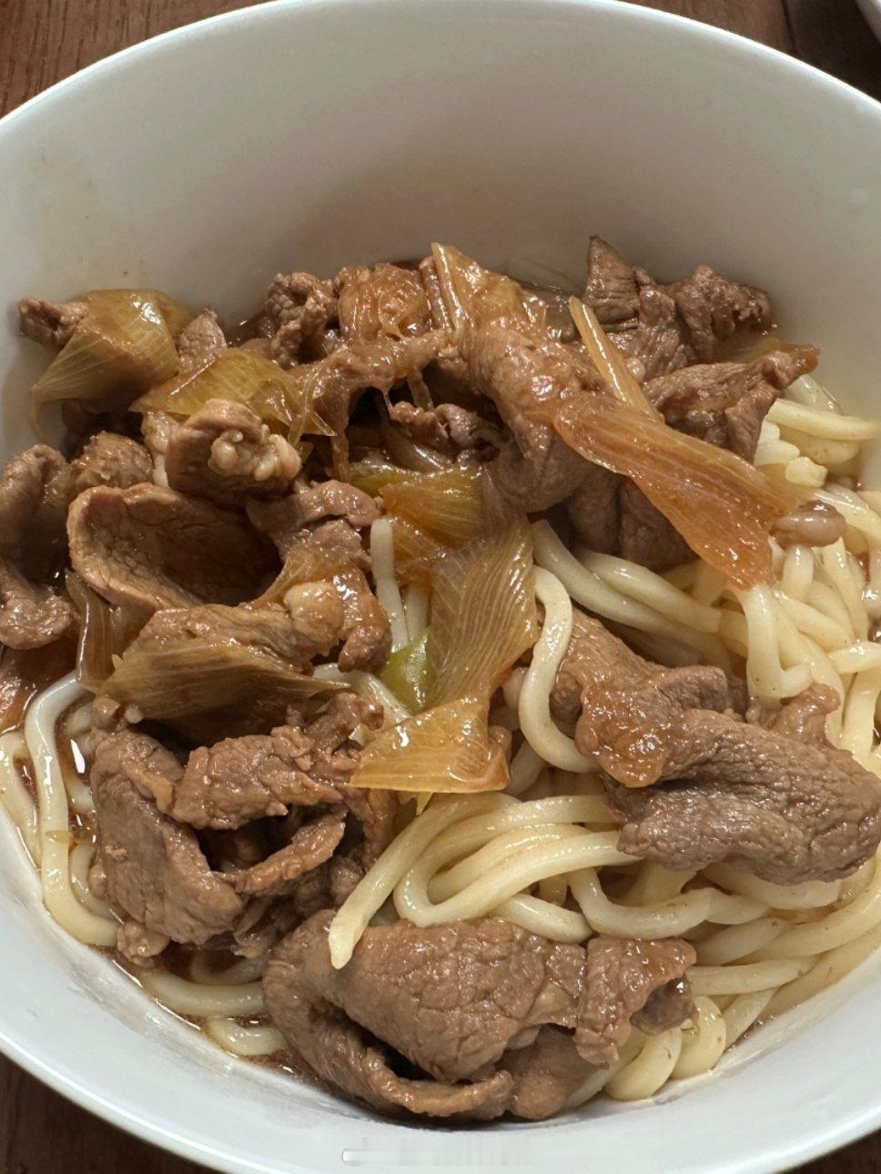 下雪天不一定吃火锅，羊肉汆儿面也是个好选择，不这也壁虎掀门帘，露一小手儿我的美食