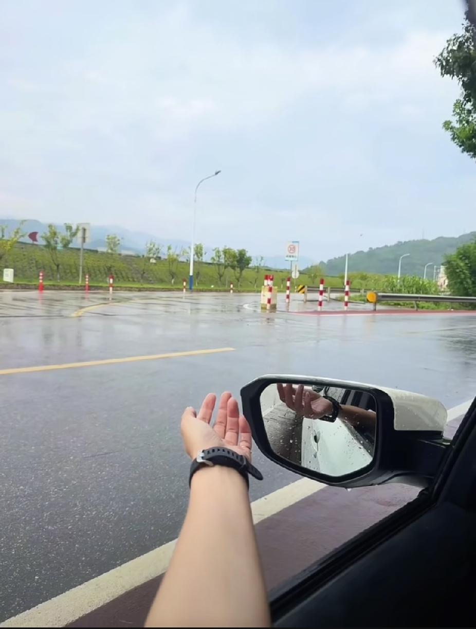 原来我早就扛得很累了，时常觉得身不由己，日复一日奔波劳碌，事事替旁人考量，唯独委