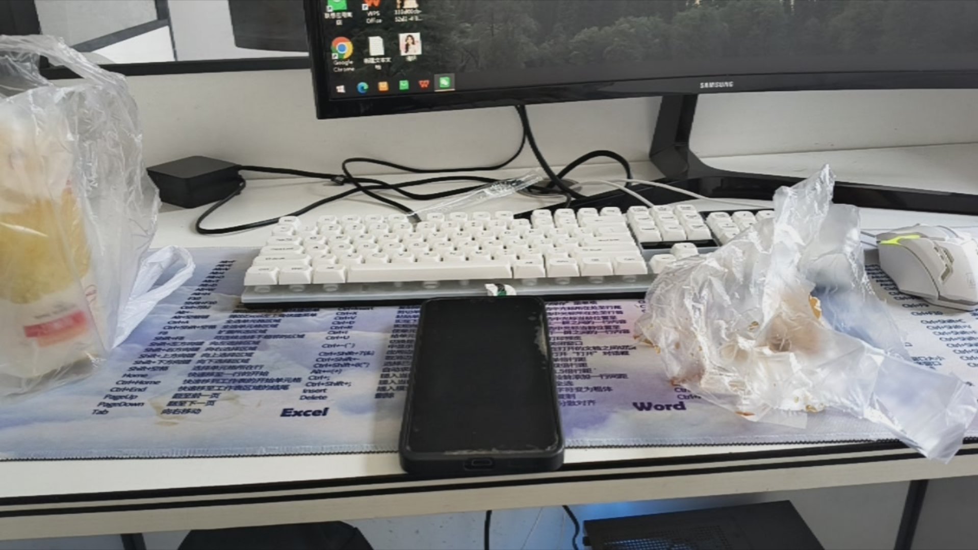谁家好人周日上班好痛苦