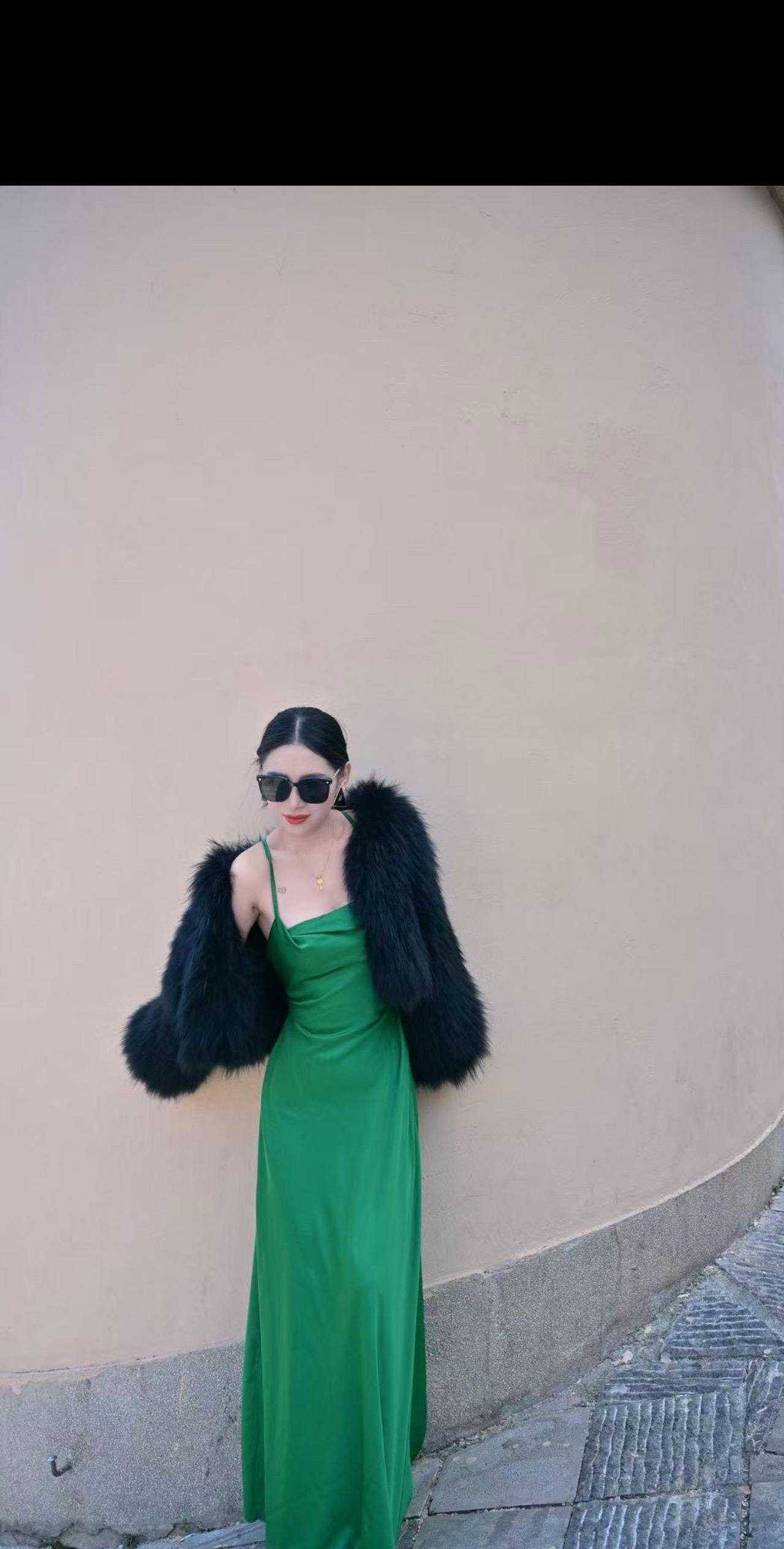 一只站在树上的鸟儿，从来不会害怕树枝断裂，因为它相信的不是树枝，而是自己的翅膀