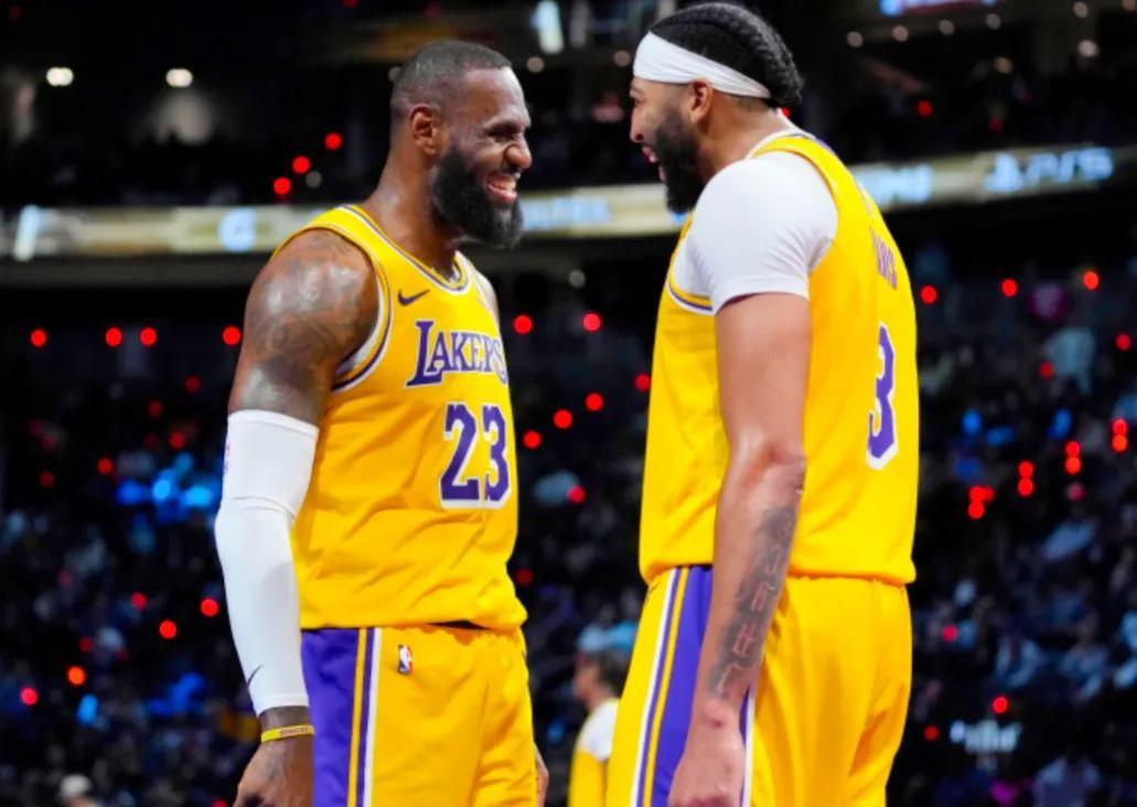 你万万想不到，9月25号的大中午，NBA的风云突变。
先来看看那个菜鸟主教练雷迪