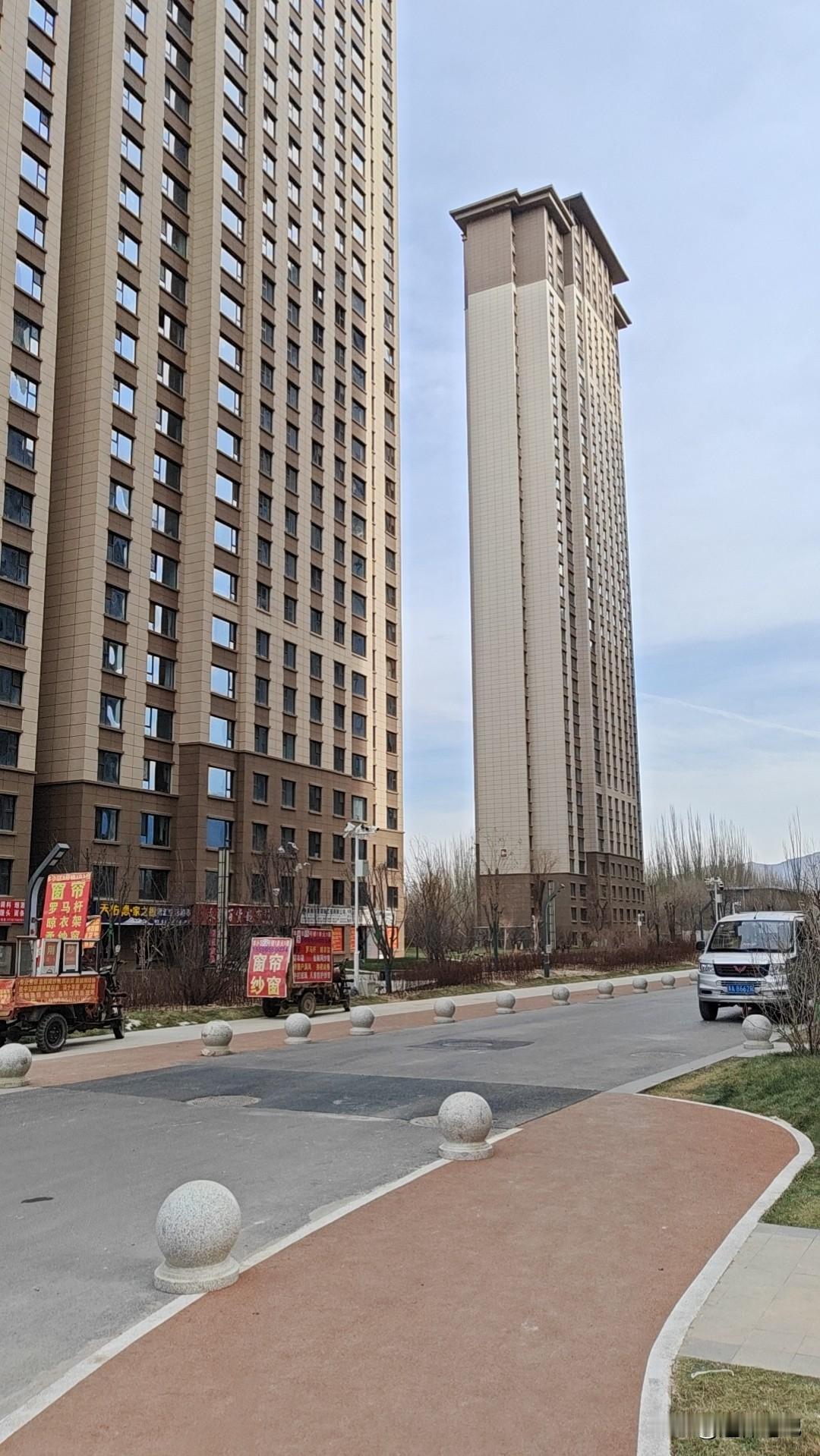 晒图笔记大赛这就是我们最近的实拍图，我认为这些实拍图不但是能够记录小区的一些景色