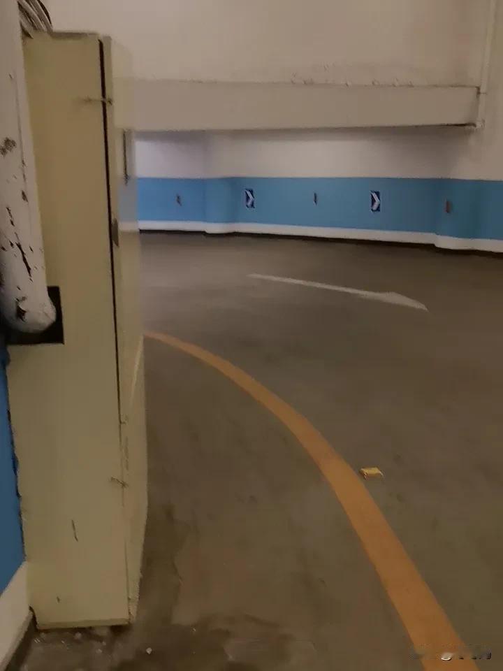 看图猜地
猜猜这是哪里的停车场呢？我估计也跟我同一条路线的应该知道这是哪？