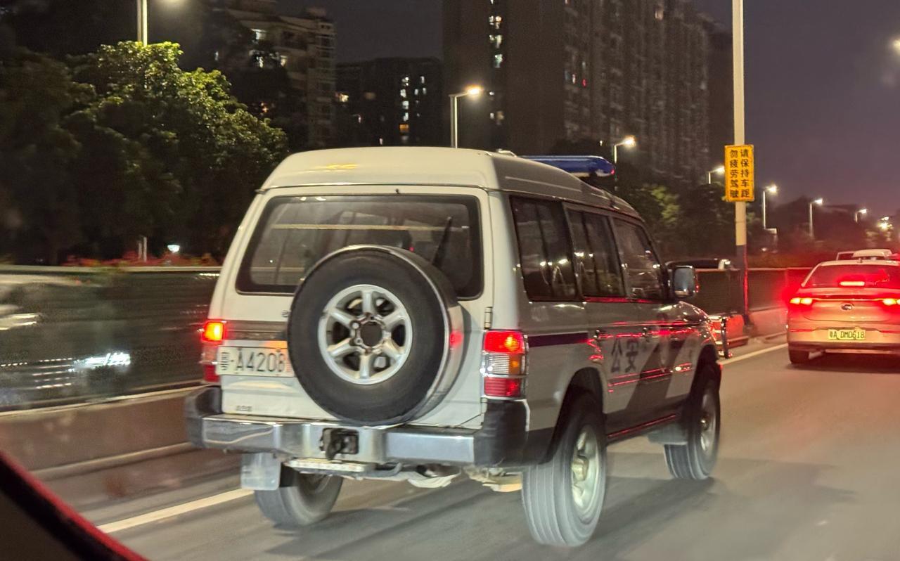 充满时光痕迹的“小猎豹”
甚至原装都带牵引资质
想不到在猎豹汽车倒闭后那么多年