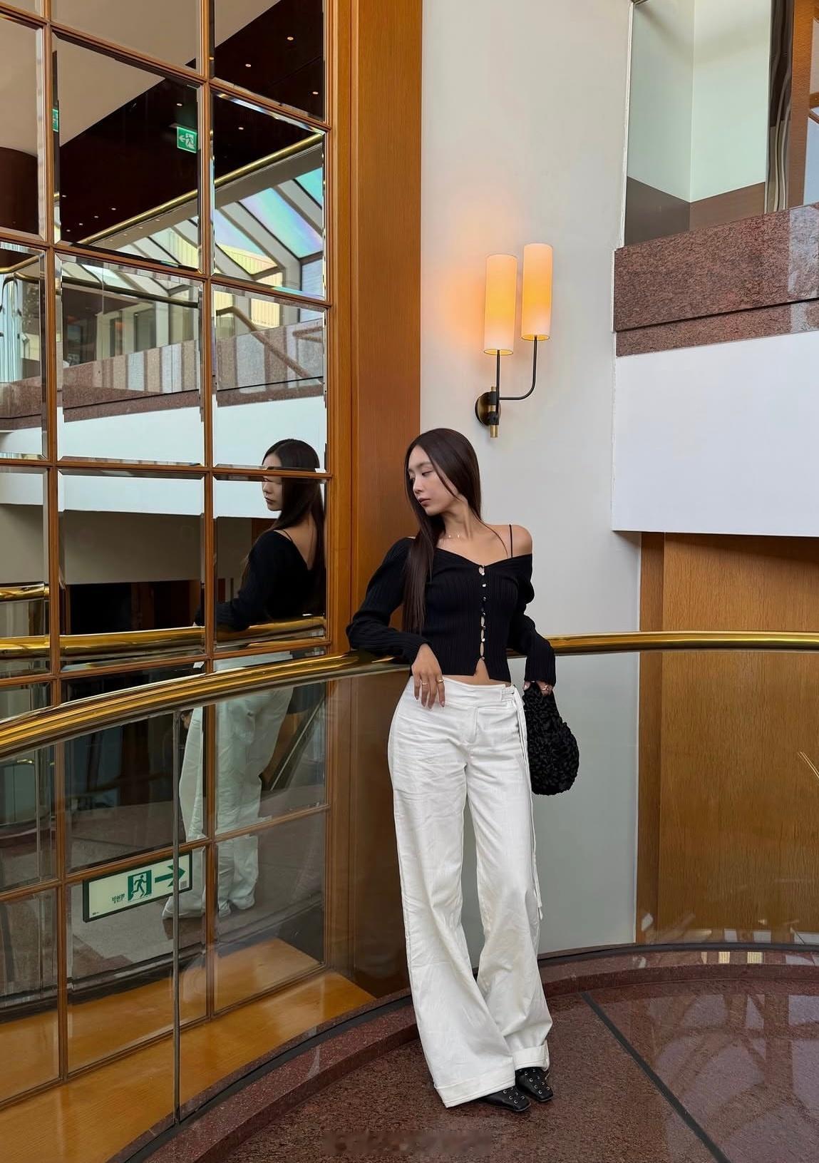 穿搭分享 连续更新第2786天韩国时尚女生日常搭配周末来啦韩系穿搭超能新星汇新星