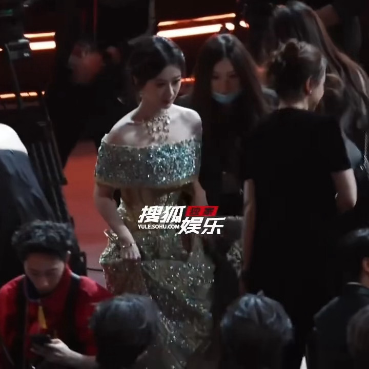 卧槽杨紫内场这套美晕了微博之夜内场