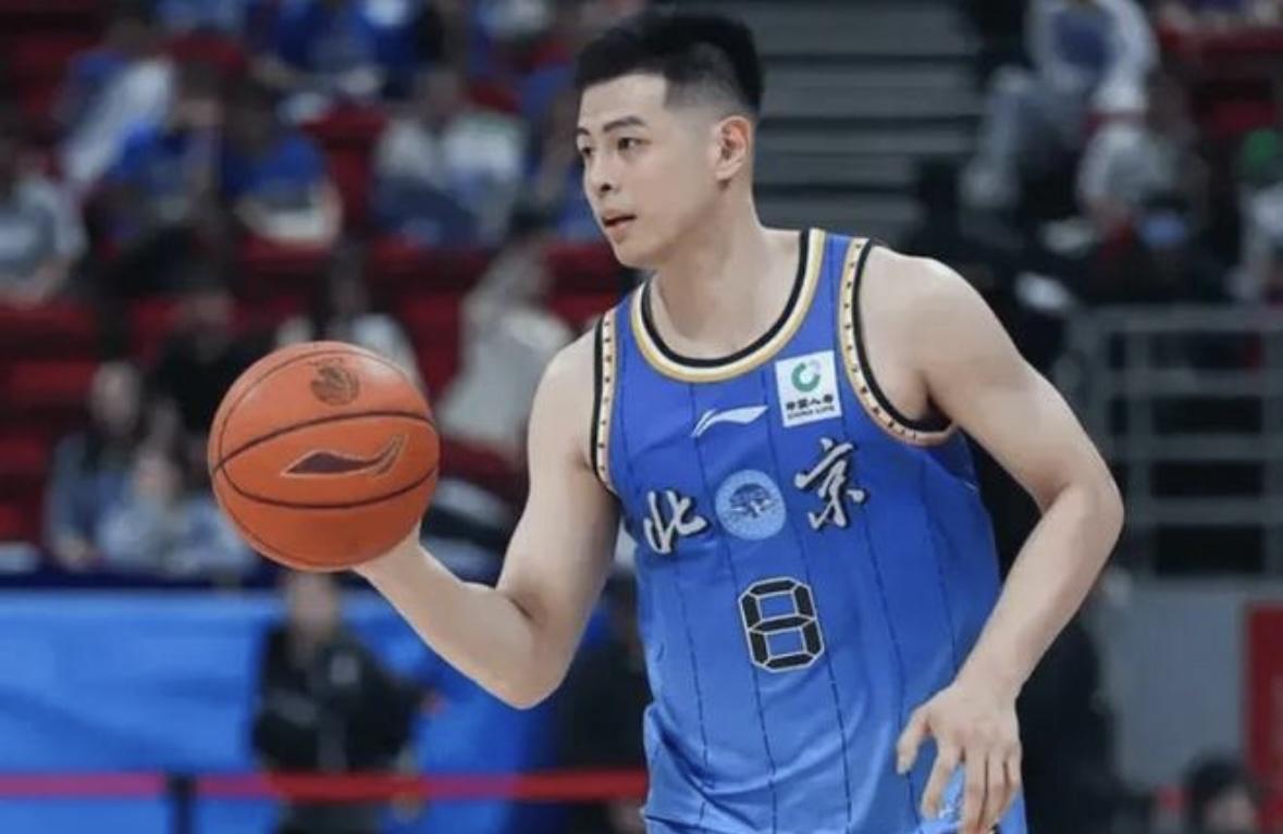 NBL长沙勇胜男篮今日正式宣布，北京首钢功勋后卫“方超巨”方硕加盟球队，新赛季身