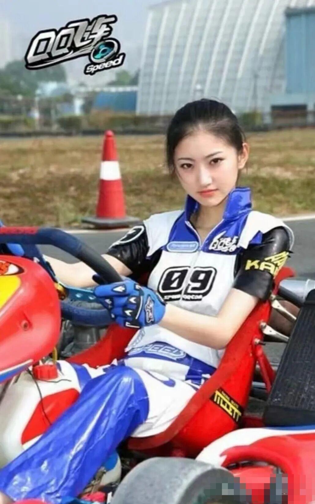 让孙某人私下珍藏了19年、念念不忘的景美女的照片被网友翻出来了。这是景美女为《Q