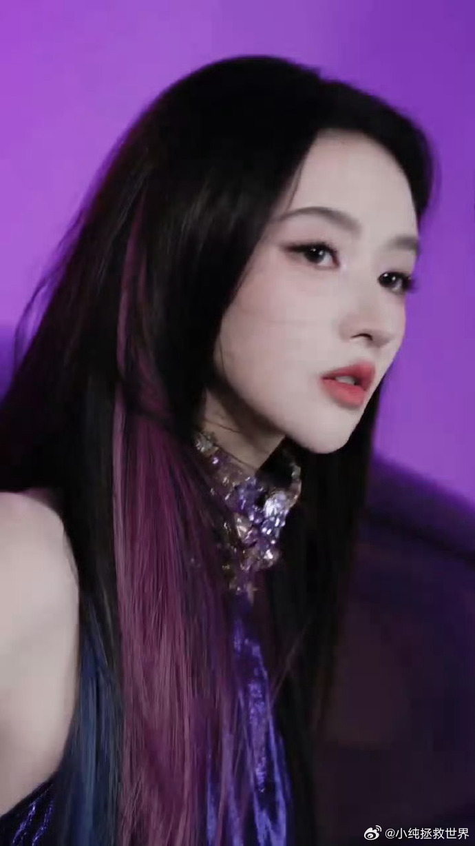 王玉雯好紫王玉雯今天又是厉害女人谁看了王玉雯的紫色造型不心动！又美又飒，气场全开