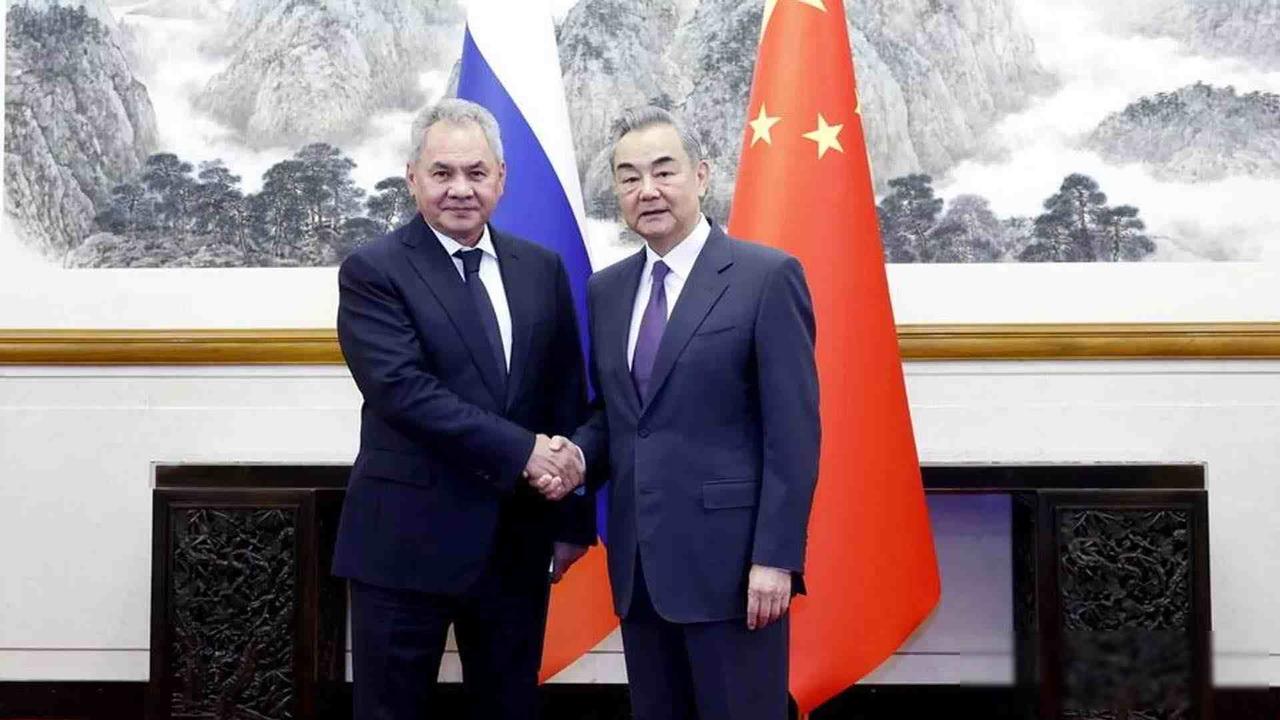 谢韦尔斯克丢了，乌军扛不住了，中俄悄悄联手稳住阵脚

谢韦尔斯克这地方，俄军在1