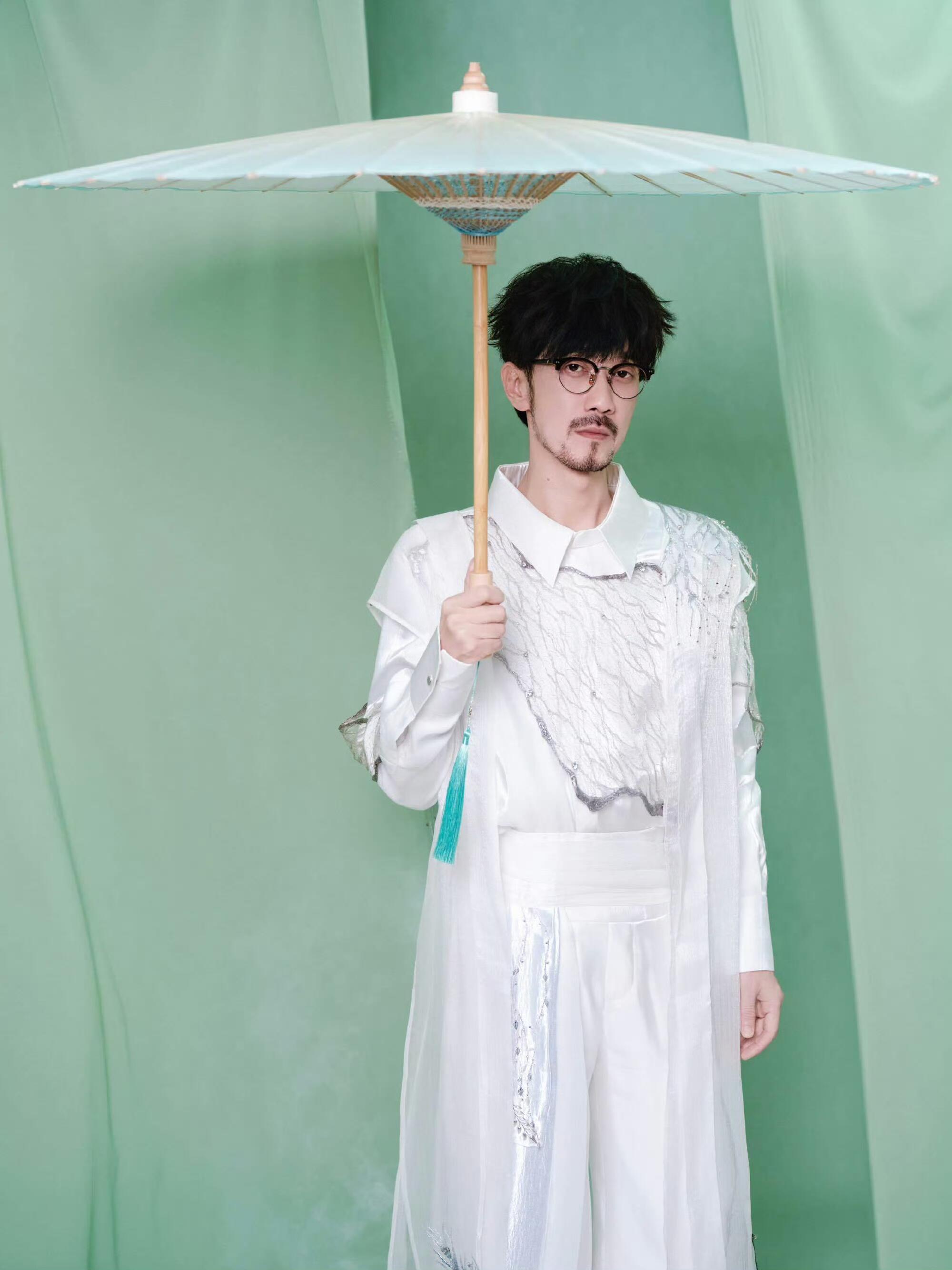 周传雄古风小生快哉快哉周传雄演唱会新歌首唱 一蓑烟雨任平生，也无风雨也无晴，这首