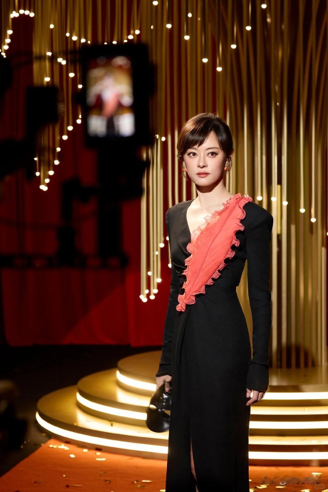 在这个人人都想走捷径、
赚快钱的时代，
孙俪偏偏用了最“笨”的办法。

她说获奖