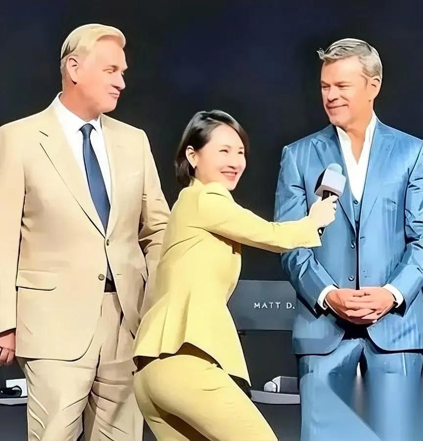 陈璇这事儿

我越想越唏嘘

她根本不是错在“太客气”。

我翻来覆去看了那段视