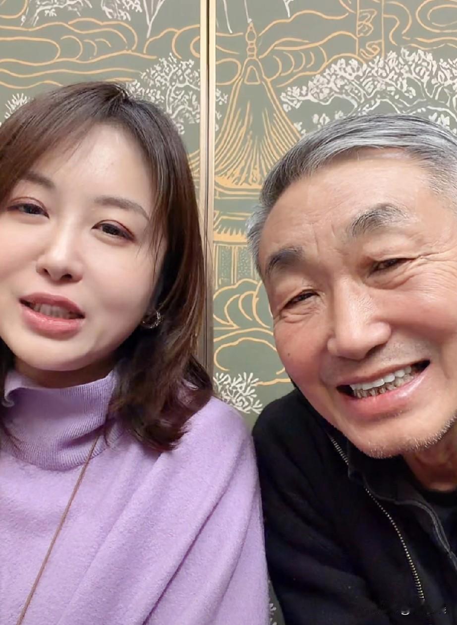 杜源，说的没错，人啊不能给自己找烦恼，一定要快乐一点，虽然我头发白了，但是心态的