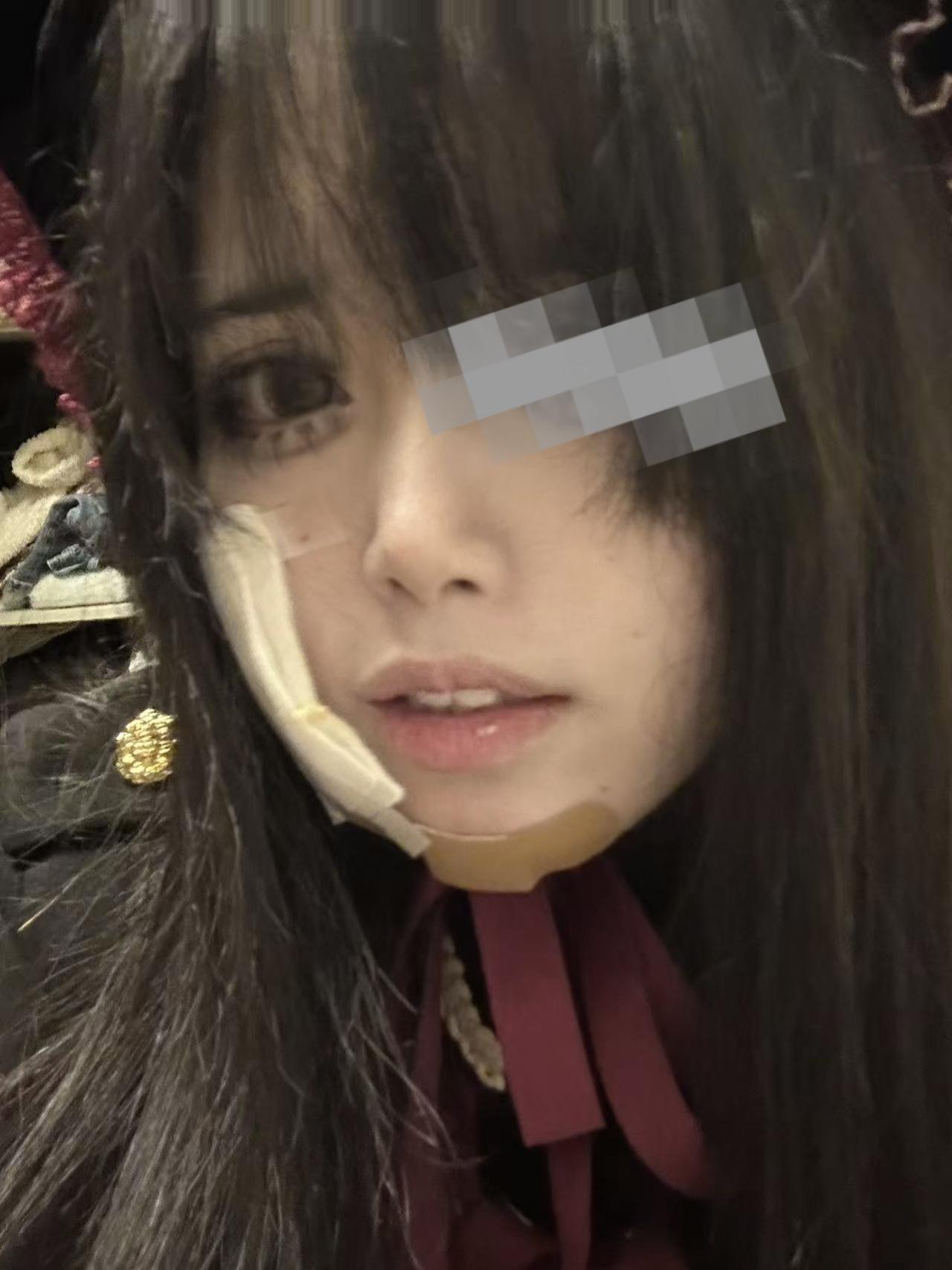 我見不到你 於是我在心裡撕日曆 撕時針 分針 秒針