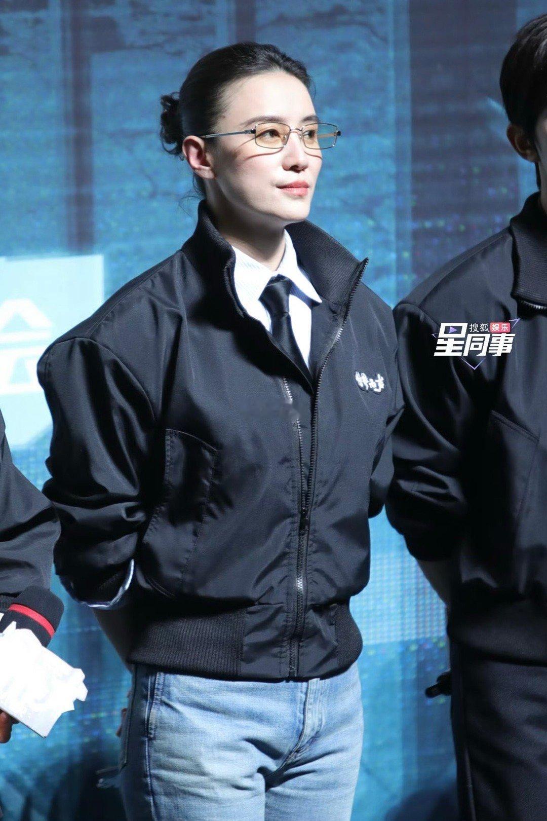 宋佳回应十几台机器怼脸的压力 宋佳说惊蛰无声现场十几台机器怼脸，内心会小紧张但必