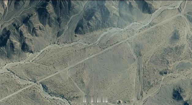 刚刚：卫星图像显示，美国已将多套萨德和爱国者发射器转移并部署至约旦。美国代表20