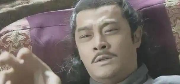 周瑜临终前，仰天长叹道：“既生瑜，何生亮！” 说完便气绝身亡。诸葛亮得知周瑜死讯