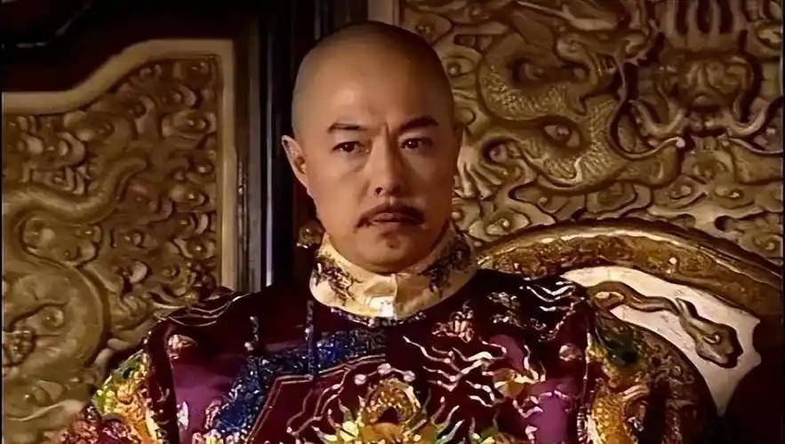 凌晨3点，整个北京城死寂。但紫禁城里，养心殿的烛火已经亮起来了。89岁的乾隆，从