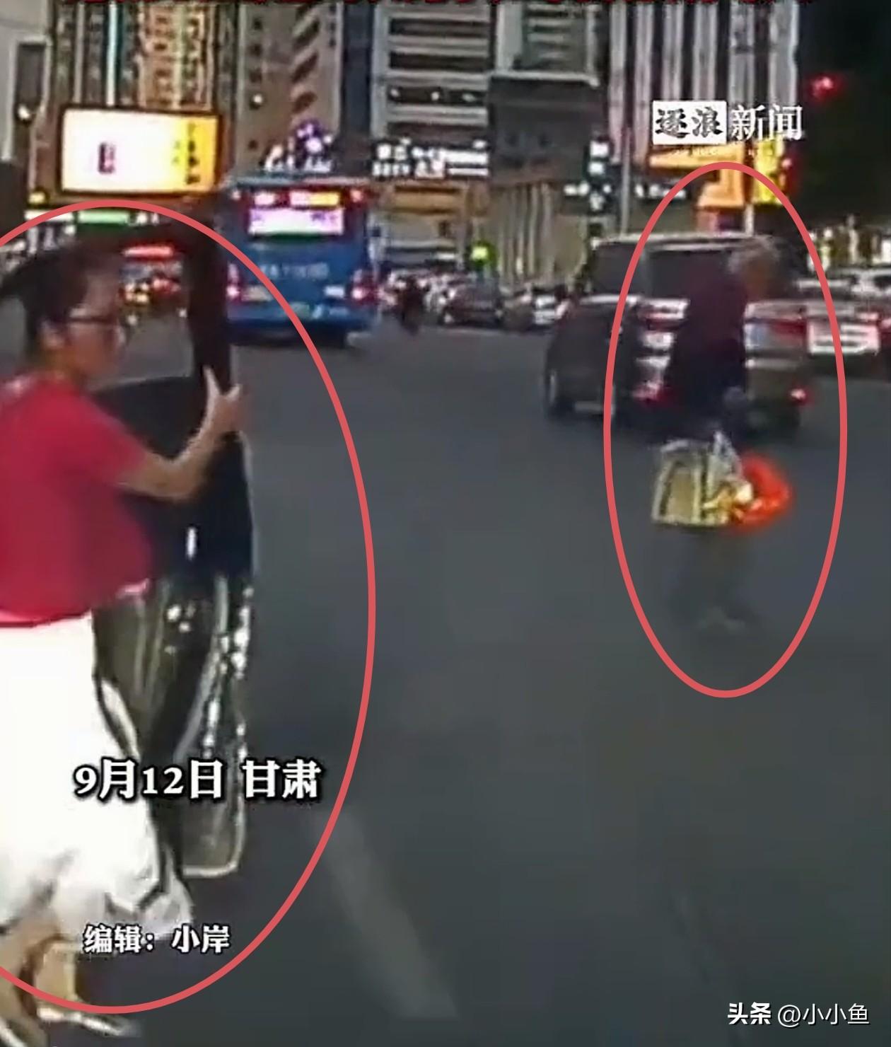 老人提重物过马路，一女子专门停下车，好心去扶老人，却被老人扇掉眼镜。女子：太委屈
