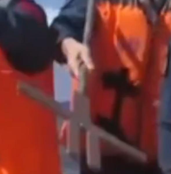 “中国海警用上大禹治水的利器！”7月21日菲律宾对外曝光画面，第二次仁爱礁对峙冲